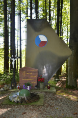 Památník v místě záhadné letecké tragédie